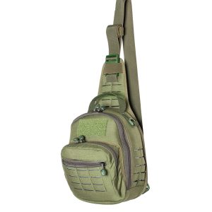 Mochila tática verde compacta com alças ajustáveis.