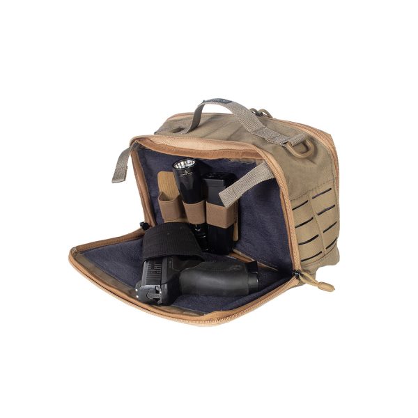 Bolsa tática com arma e lanterna