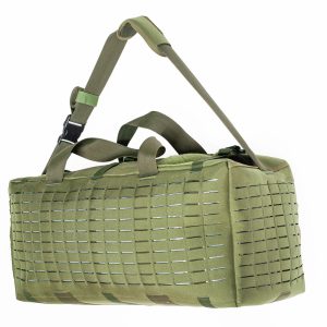 Bolsa verde de ombro com alça ajustável.