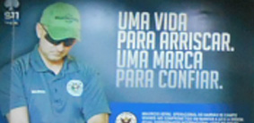 Homem posando, slogan: vida para arriscar, marca para confiar.