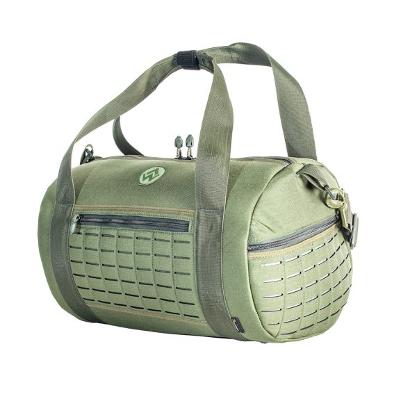 Bolsa de viagem verde militar com alça.